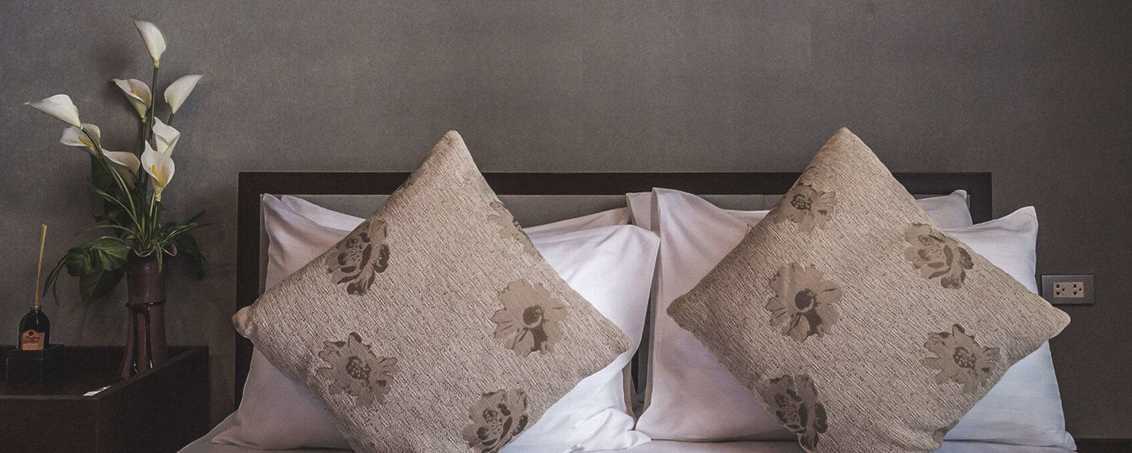 Weekend Villa Logo design